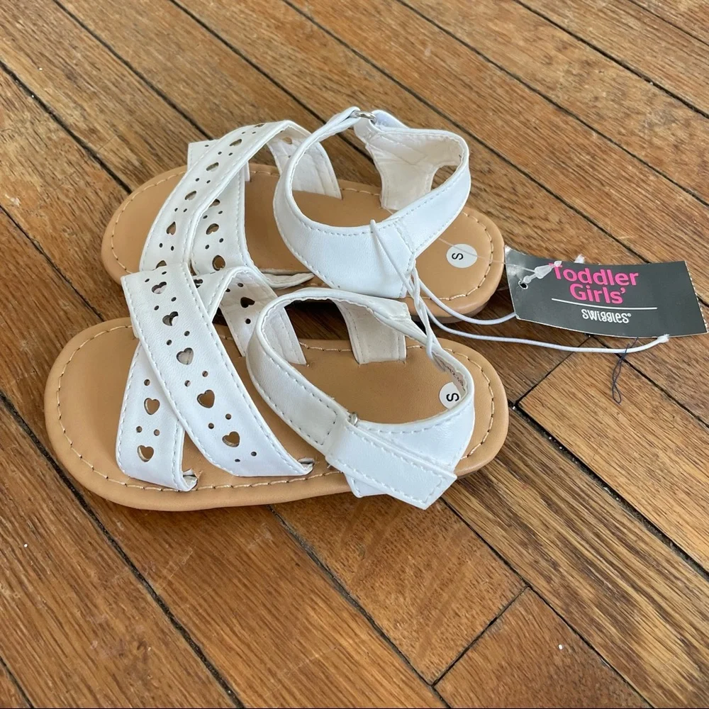 Swiggles toddler girls heart strappy sandals - Picture 7 of 9